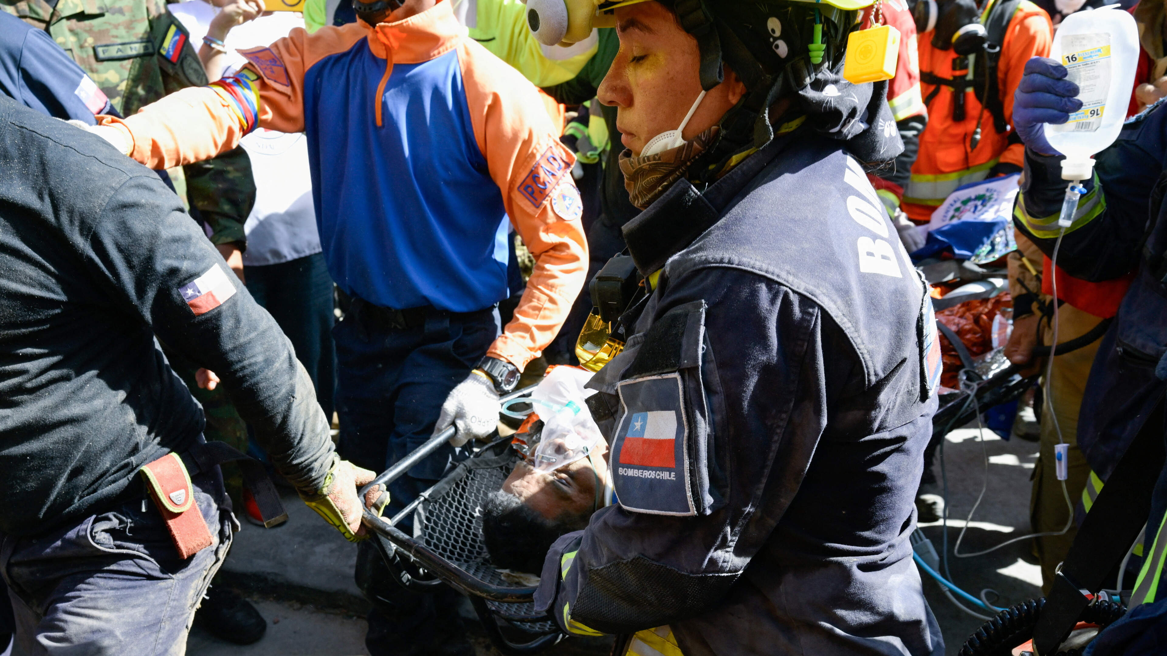 Security guard rescued from rubble a week after Venezuela quakes